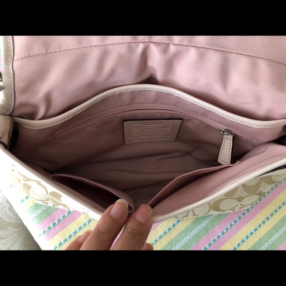 SOLD!! So Cute Coach Beige & Pink accents handbag! - Picture 6 of 7
